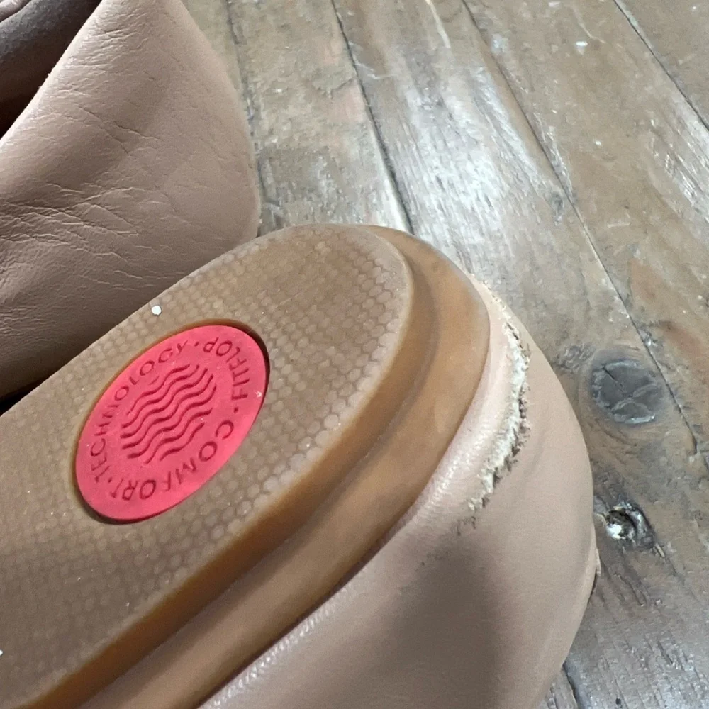 Fitflop Leather Latte Beige Slip on Penny Loafers Kiltie Comfort Womens Size 9